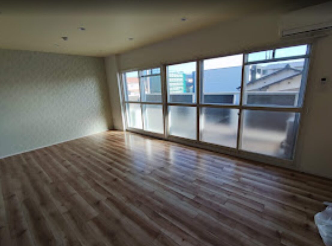 退去直前の空っぽの部屋。荷物をすべて運び出した後の状態。